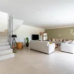 Spacieuse Et Accueillante Villa *