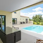 Villa Spacieuse Et Accueillante